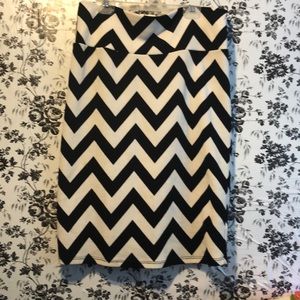 Zig zag black and white pencil skirt